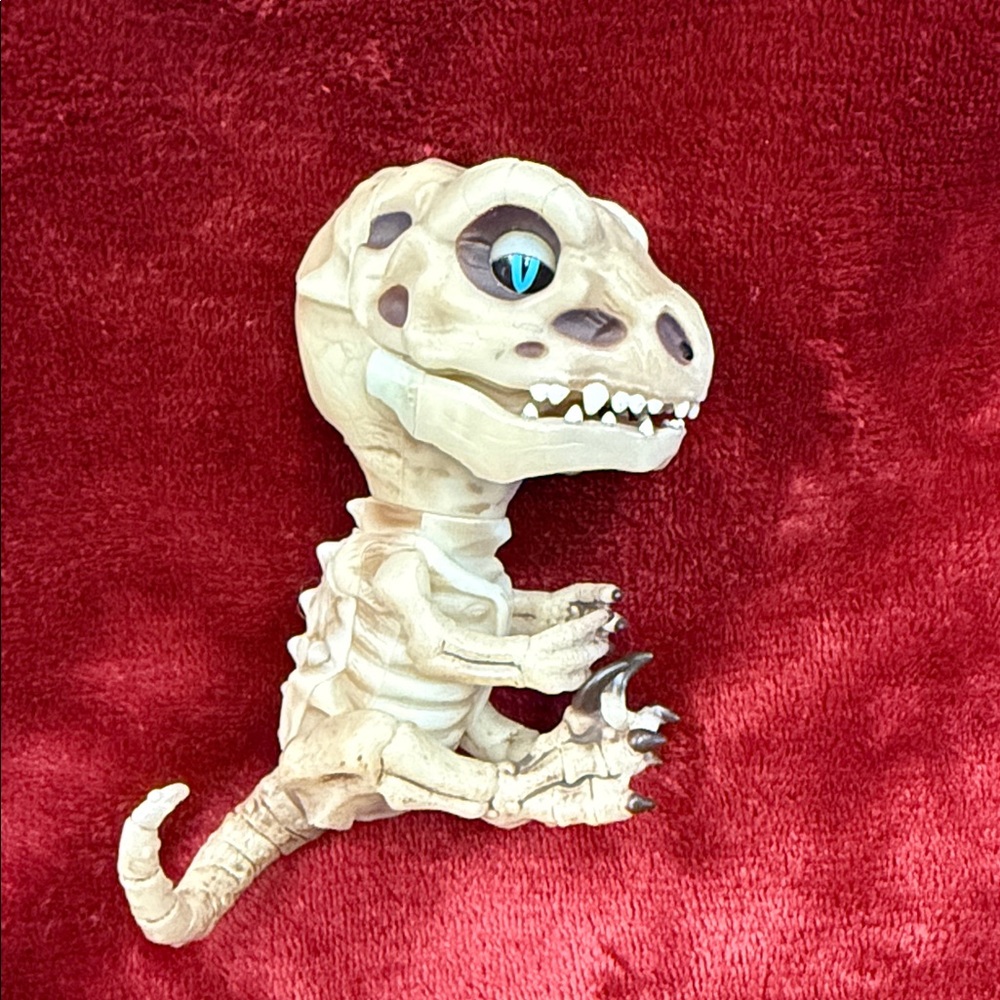 DOOM WowWee Fingerling Untamed Raptor Dinosaur Skeleton Dino TESTED WORKS 5" B